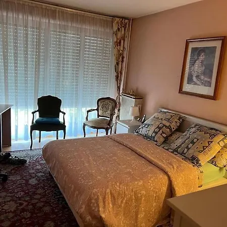 Tours, Repos Paisible En Bord De Cher Tours