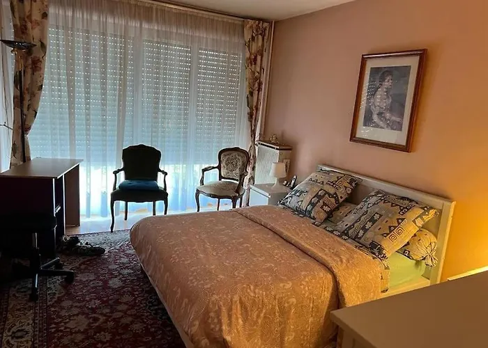 Tours, Repos Paisible En Bord De Cher Tours